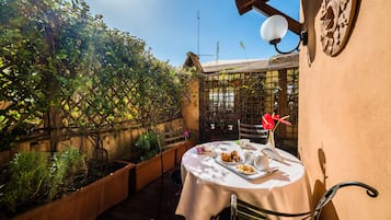 Two Connecting Rooms with Terrace | Ausblick vom Zimmer