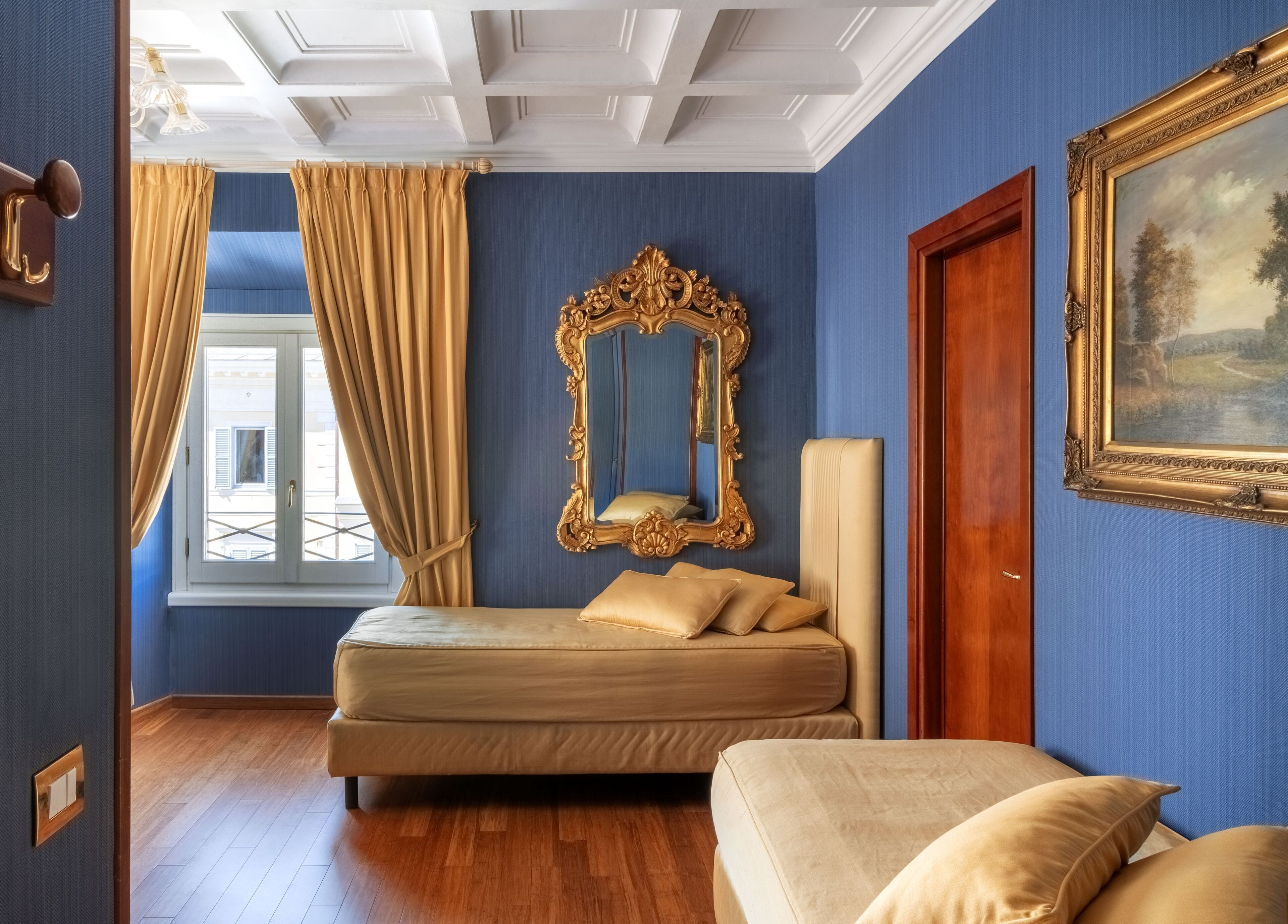 标准四人房 | 意大利 Frette 床单、高档床上用品、羽绒被、加厚床垫