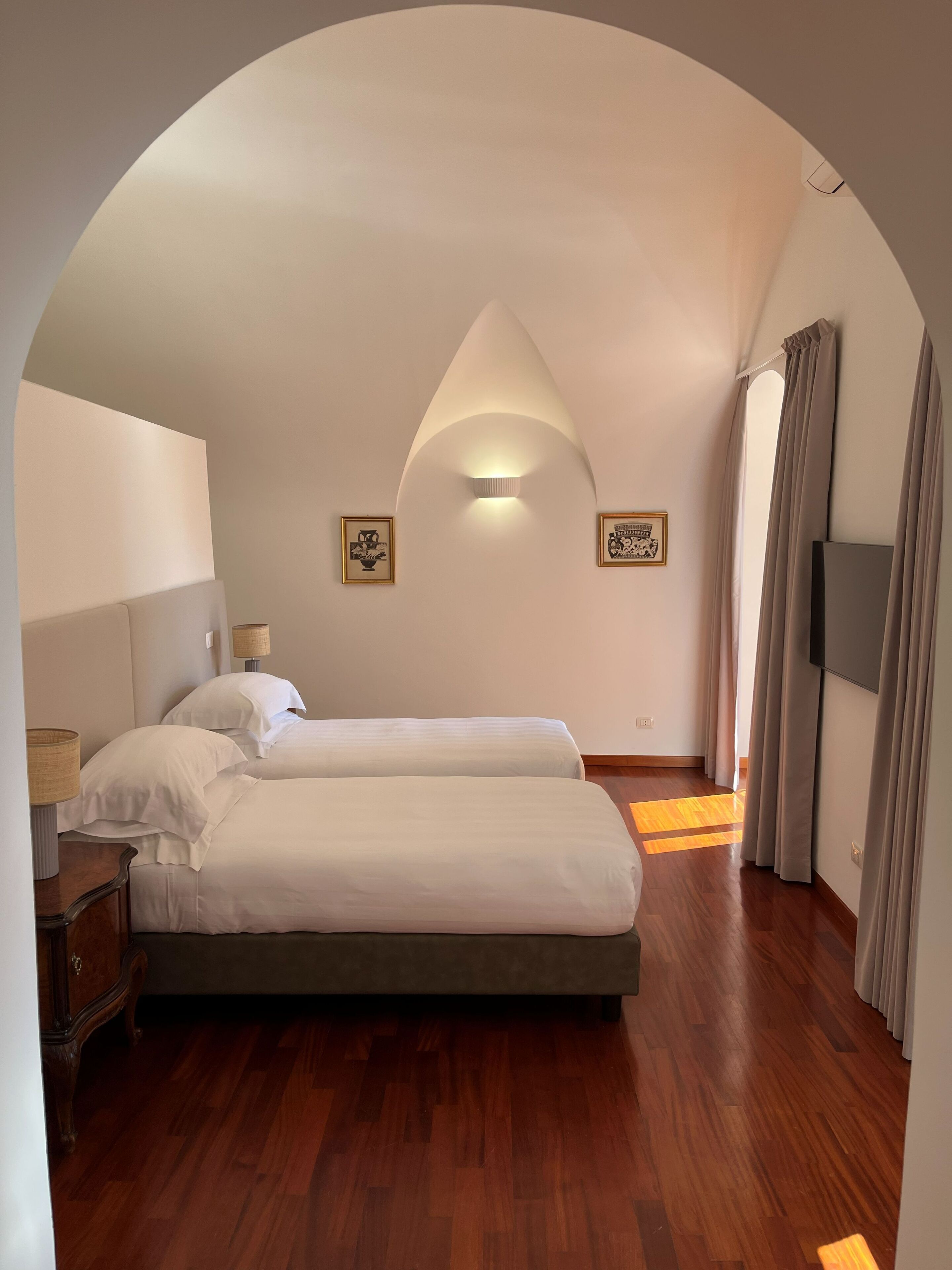 Classic-huoneisto | Italialaiset Frette-lakanat, ylelliset vuodevaatteet, untuvapeitot