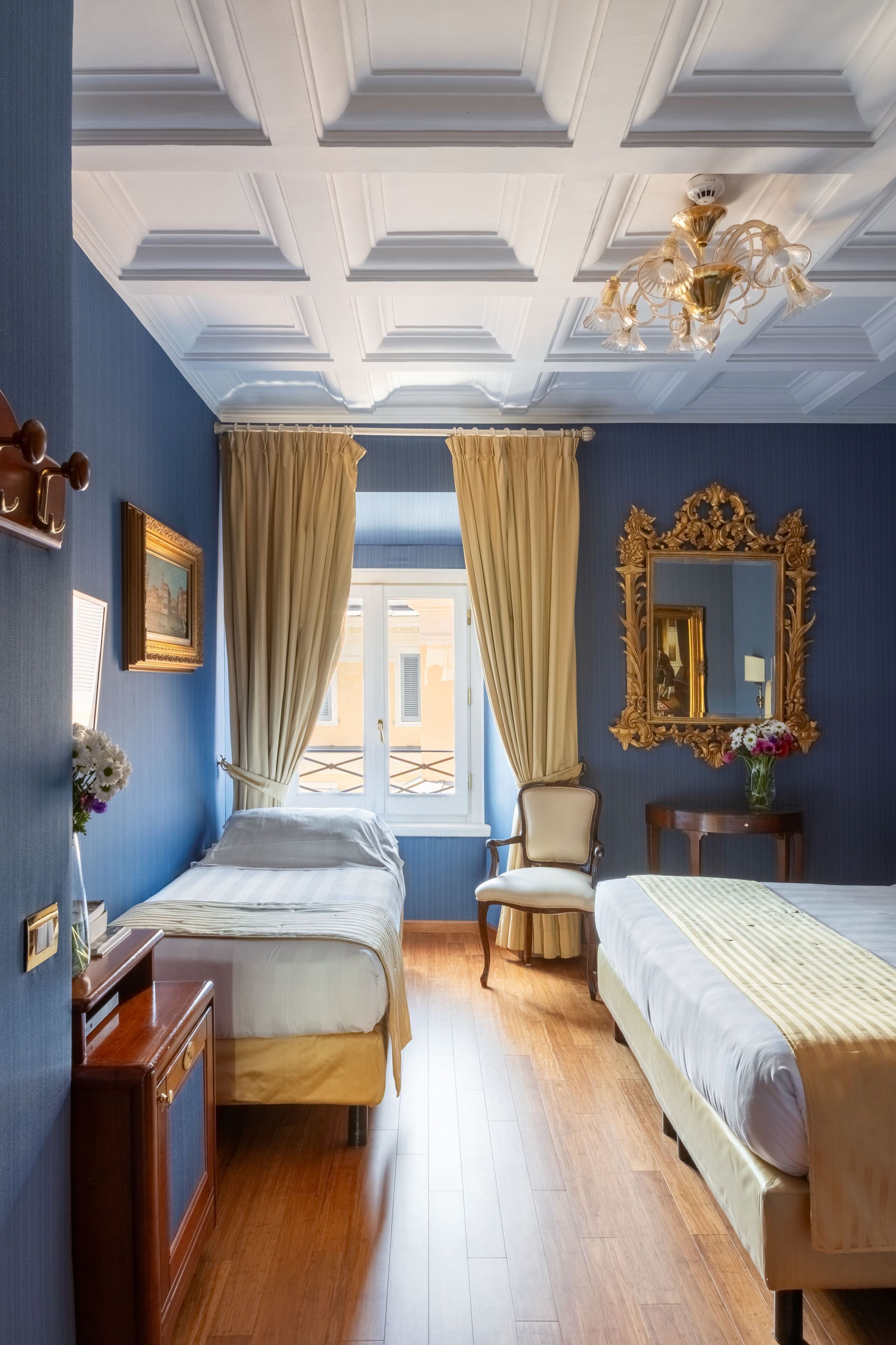 标准三人房 | 意大利 Frette 床单、高档床上用品、羽绒被、加厚床垫