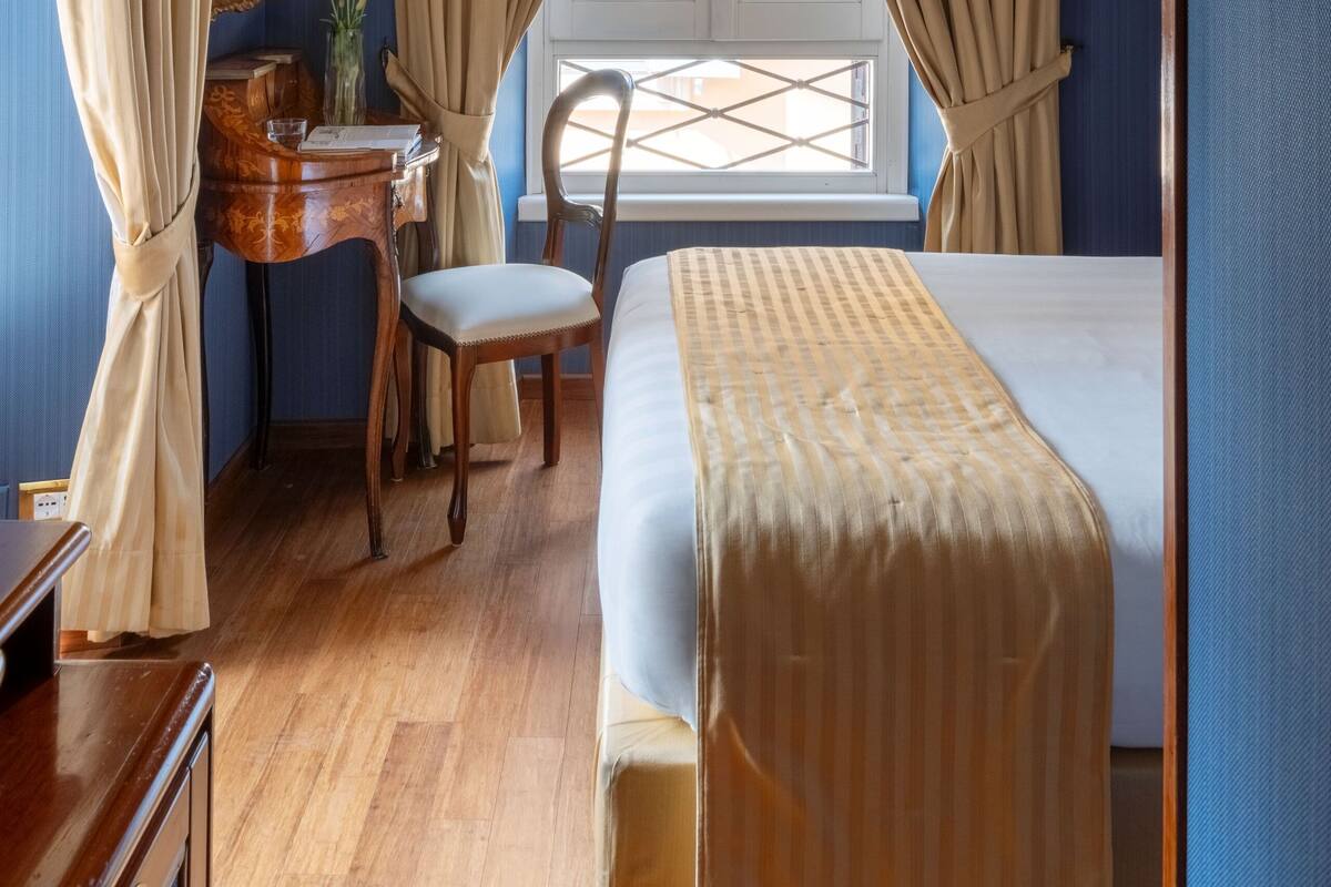 Frette Italian sheets, premium bedding, down duvets, pillow-top beds