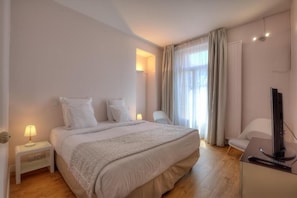 Apartment, Balcony | 2 bedrooms, premium bedding, in-room safe, desk