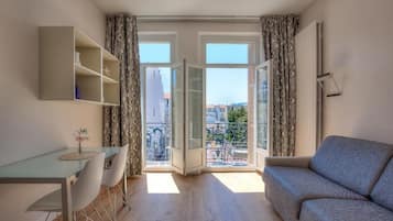 Apartment, Balcony | Executive lounge