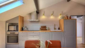Appartement Familial | Coin cuisine privé | Réfrigérateur, micro-ondes, plaque de cuisson, cafetière/bouilloire