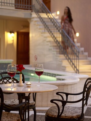 Poolside bar - Palazzo Vecchio Exclusive Residence (Rethymno)