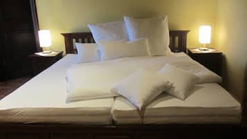 Kamar Double Klasik | 1 kamar tidur, seprai premium, brankas, dan tempat tidur bayi gratis