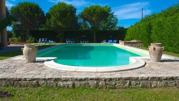 Piscina all'aperto, con ingresso dalle 08:00 alle 20:00, lettini