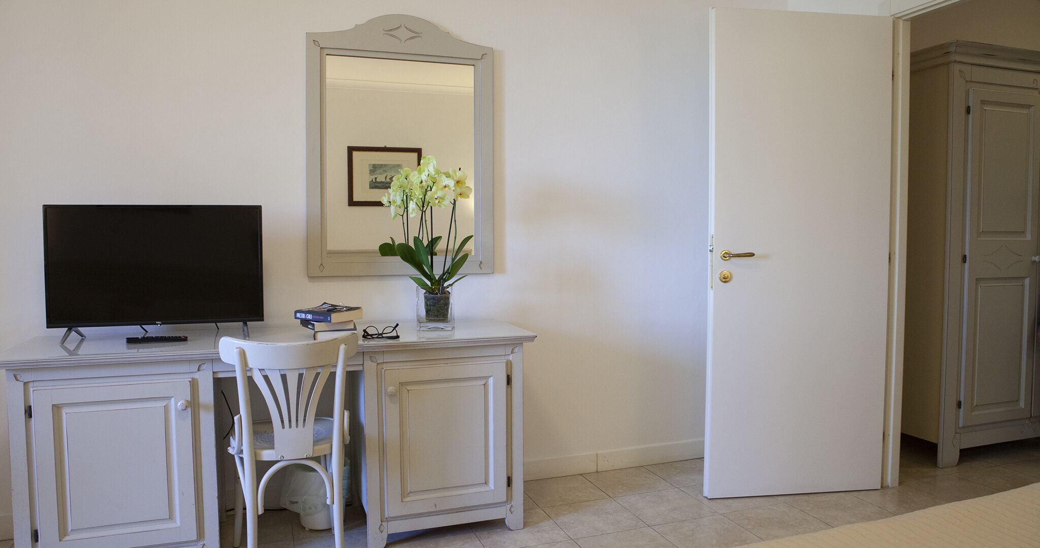 quadruple room | minibar, in-room safe, desk, soundproofing