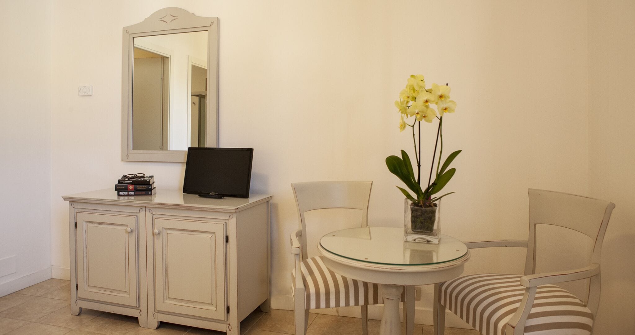 standard room | minibar, in-room safe, desk, soundproofing