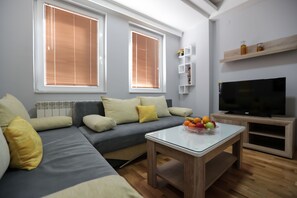 Apartment (4 adults) | Living room | Flat-screen TV - Matjan Apartments (Ohrid)