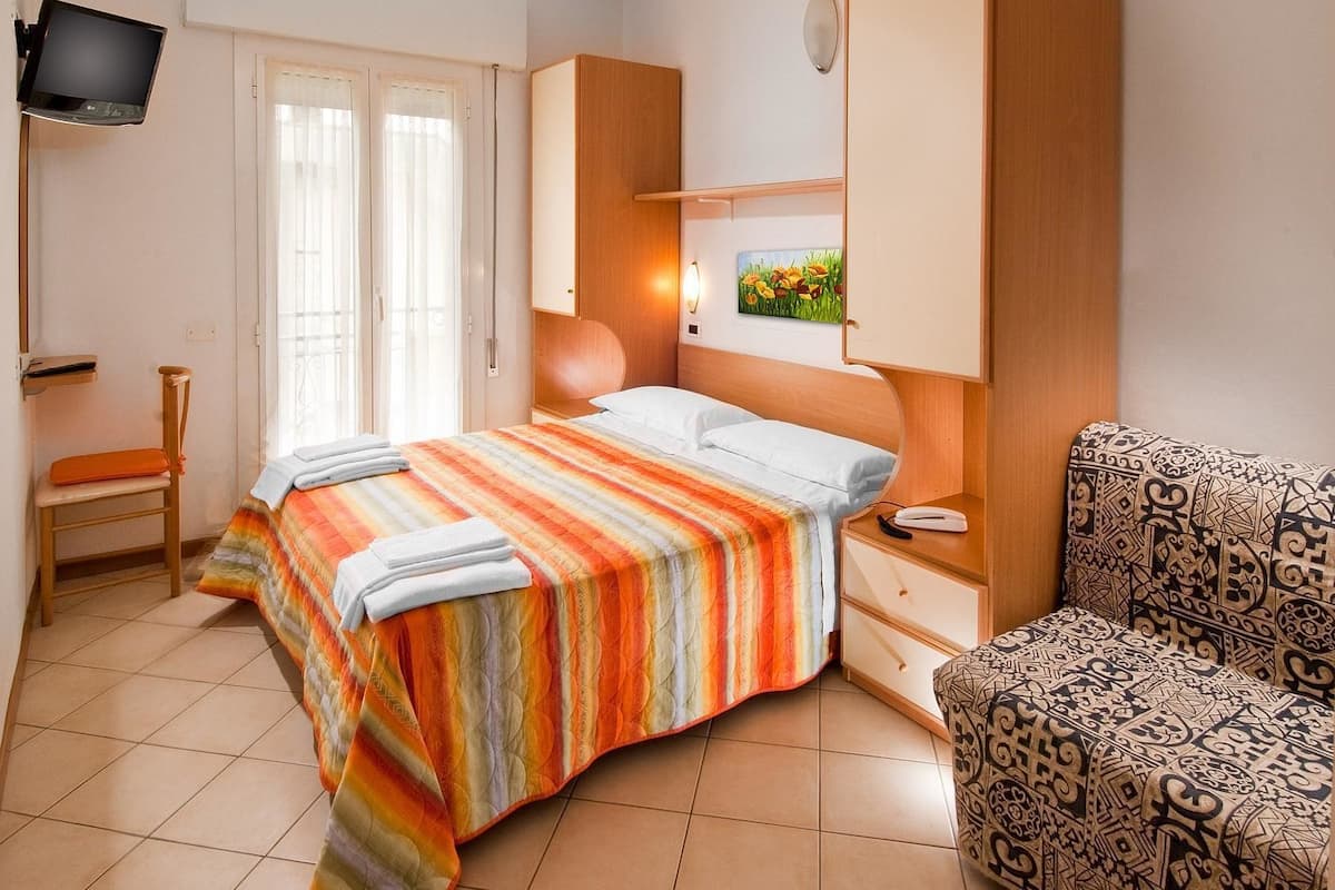 In-room safe, desk, cots/infant beds, free WiFi