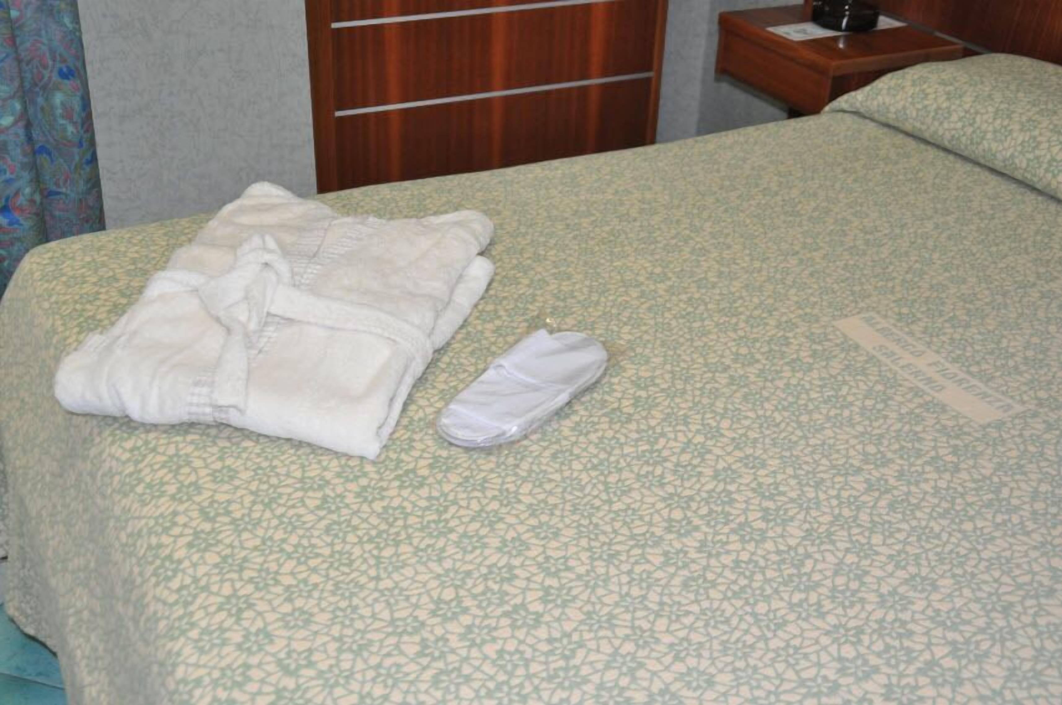 1 bedroom, premium bedding, pillow-top beds, minibar