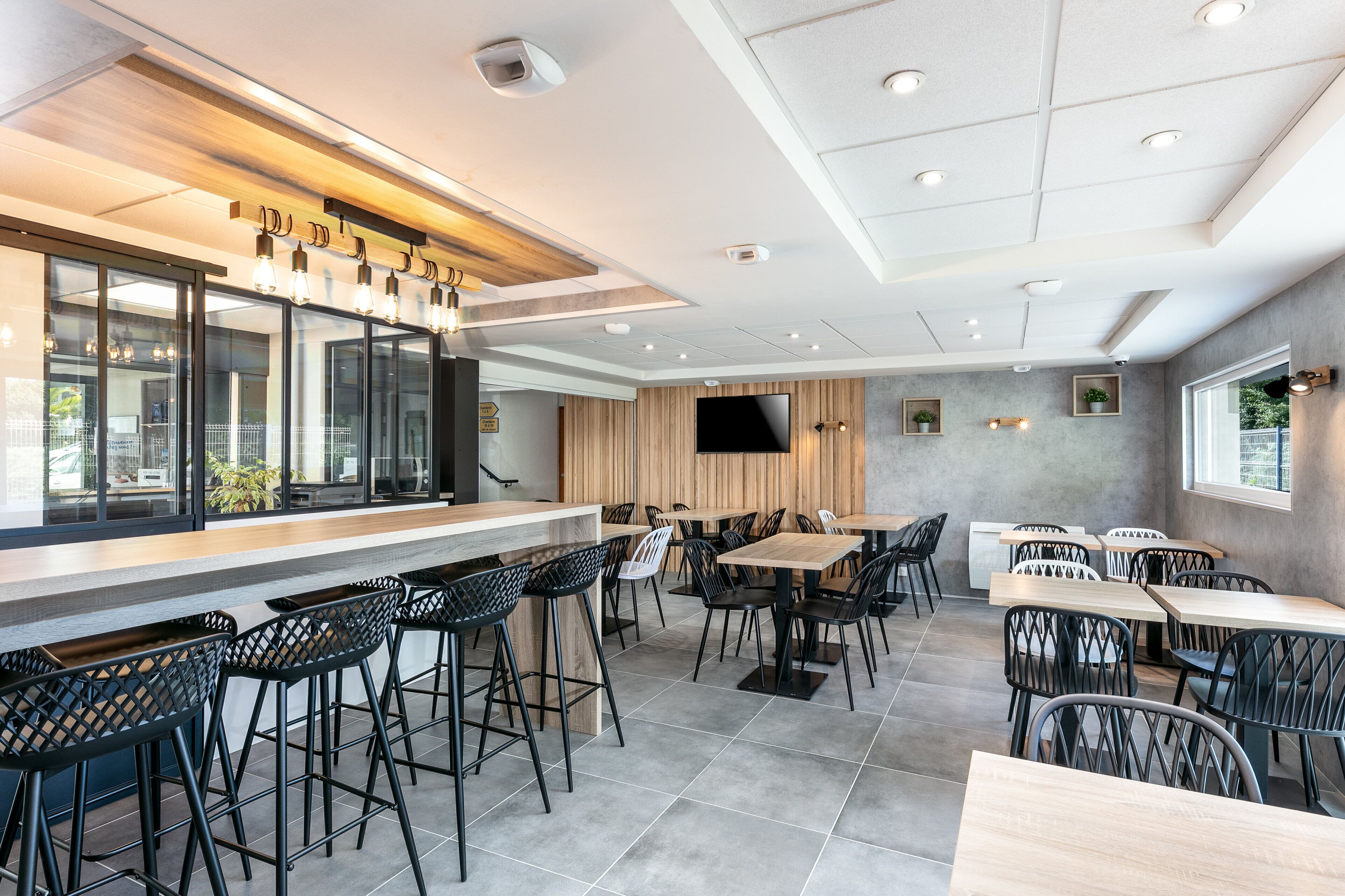 daily buffet breakfast (eur 10 per person)