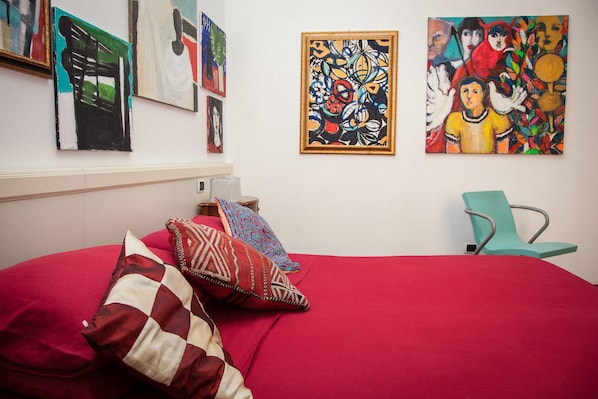 Desk, iron/ironing board, rollaway beds, free WiFi