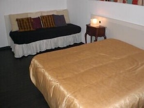 Triple Room | Desk, iron/ironing board, rollaway beds, free WiFi