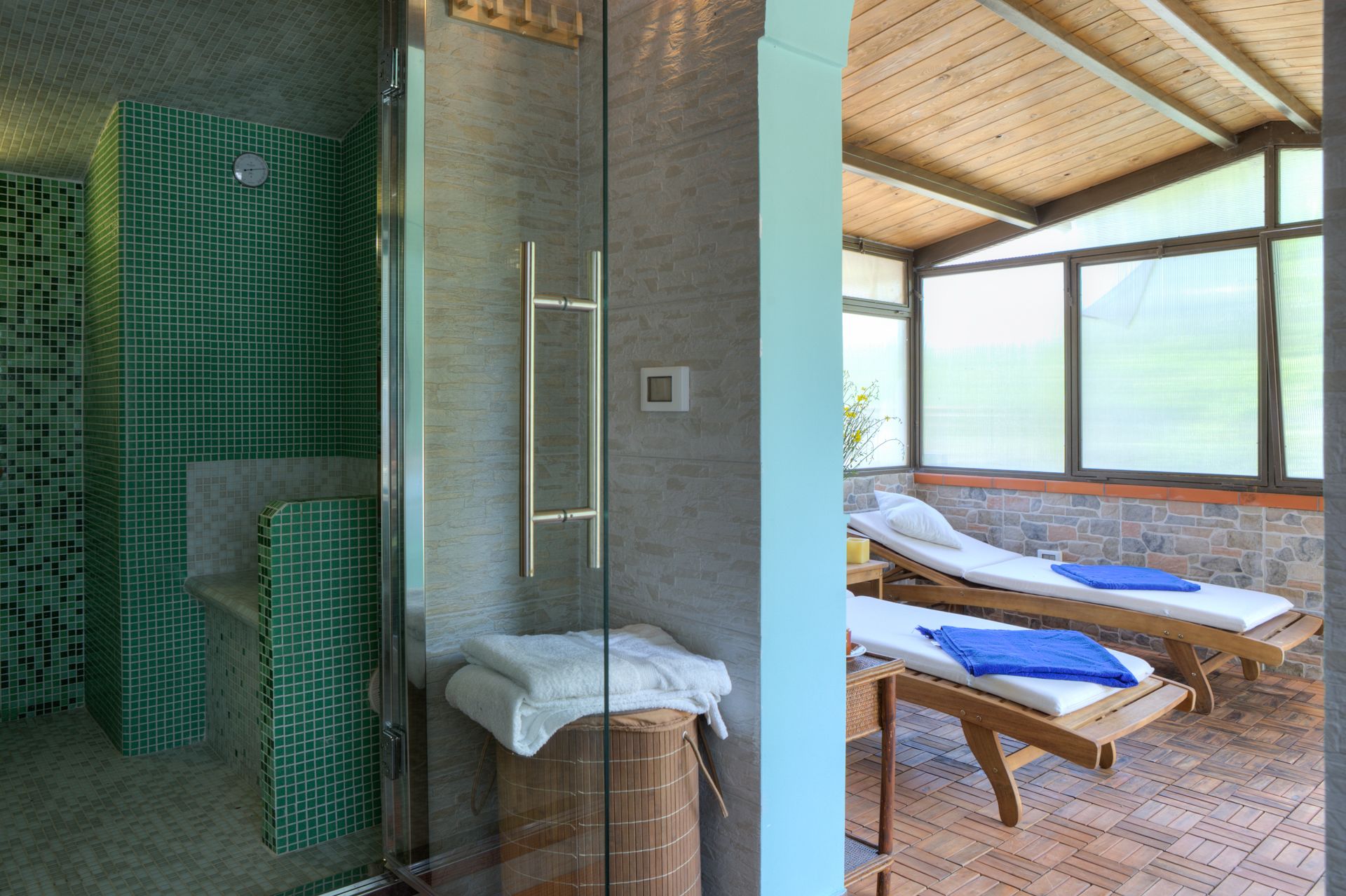 Sauna, bain à remous, hammam, massages des tissus profonds