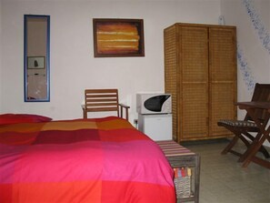Desk, iron/ironing board, rollaway beds - B&B Sciaradamar (Lecce)
