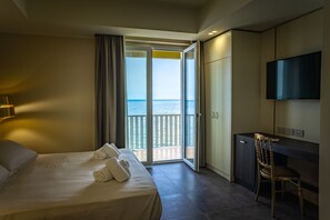 Junior Room, Sea View | Premium bedding, minibar, in-room safe, desk - Hotel Palace (Catanzaro)