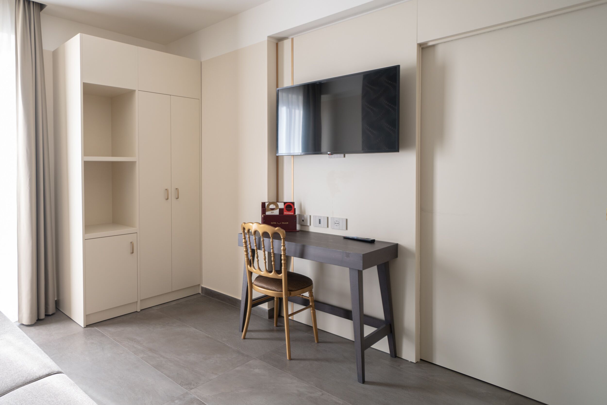 family room | 1 bedroom, premium bedding, minibar, in-room safe