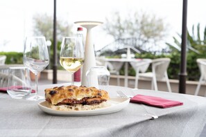 Outdoor dining - Hotel Palace (Catanzaro)