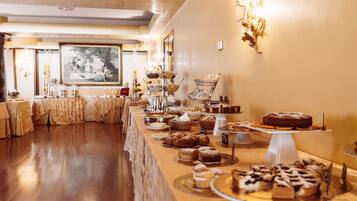 Daily buffet breakfast for a fee
