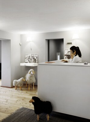 Concierge desk