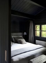 Minibar, caja de seguridad en la habitación, wifi gratis y ropa de cama 