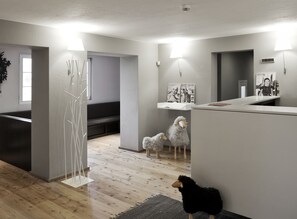 Lobby - Hôtel Village (Quart)