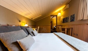 Minibar, in-room safe, free WiFi, bed sheets - Hôtel Village (Quart)