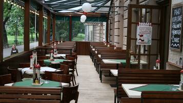 Se sirven desayunos, comidas y cenas