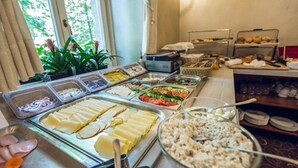 A buffet with various food items including meats, cheeses, and salads. - Hotel Royal (Kraków)