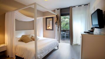 Deluxe Double Room on the sea and pinewoodside with balcony | Biancheria in cotone egiziano, biancheria da letto di alta qualità