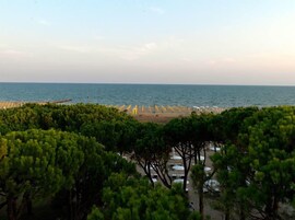 Spiaggia privata, lettini da mare, ombrelloni