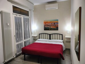 Hypo-allergenic bedding, memory-foam beds, individually furnished, desk - Il Grillo di Firenze (Florence)