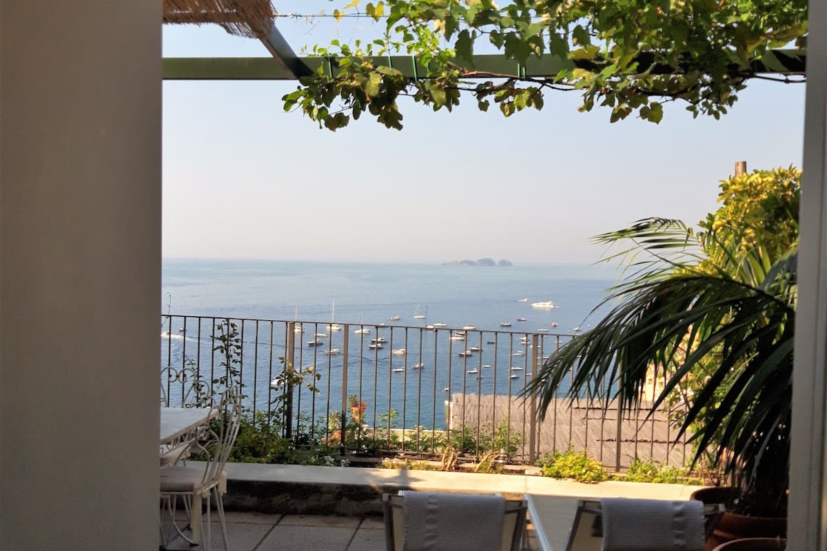 Deluxe Double Room, Sea View | Minibar, in-room safe, desk, blackout drapes