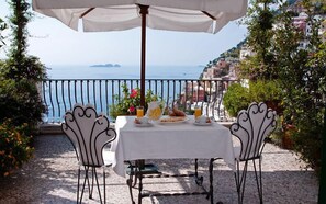 Free daily continental breakfast - Villa Rosa (Positano)