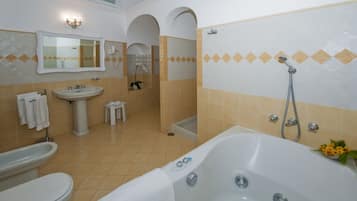 Suite, Terrace | Bathroom