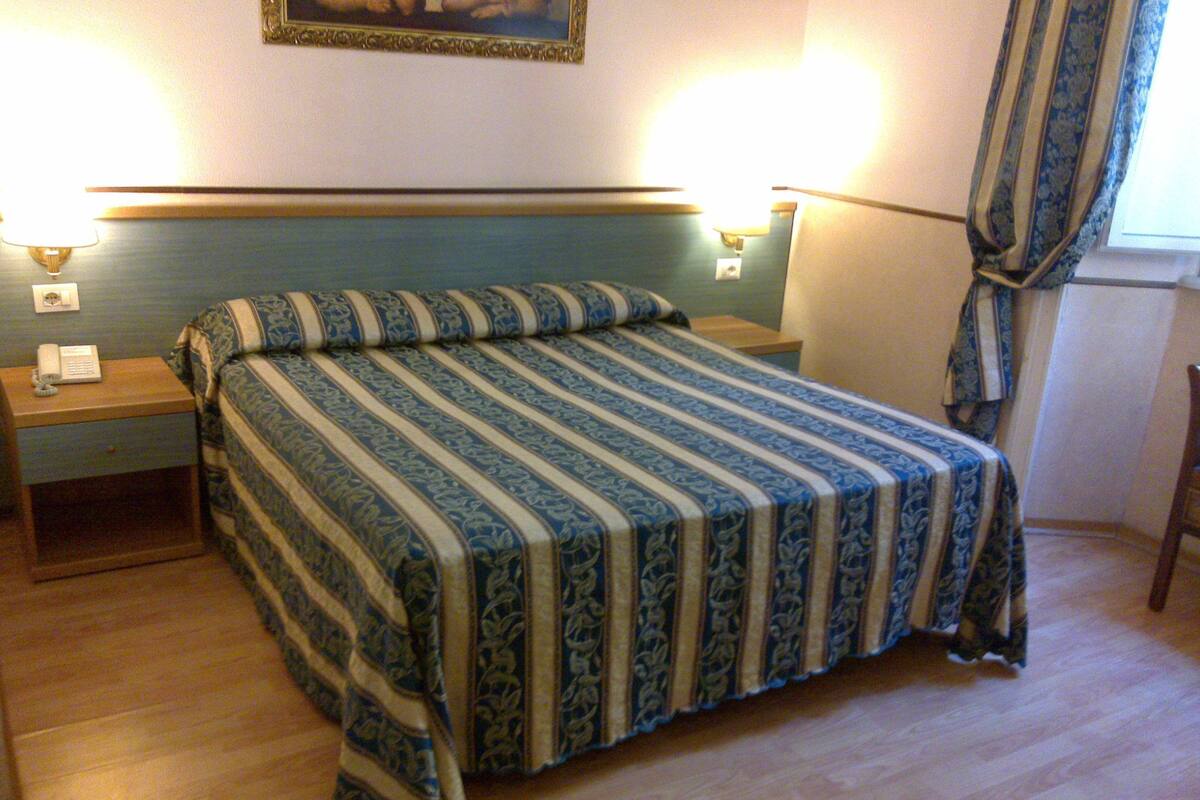 In-room safe, desk, soundproofing, free WiFi