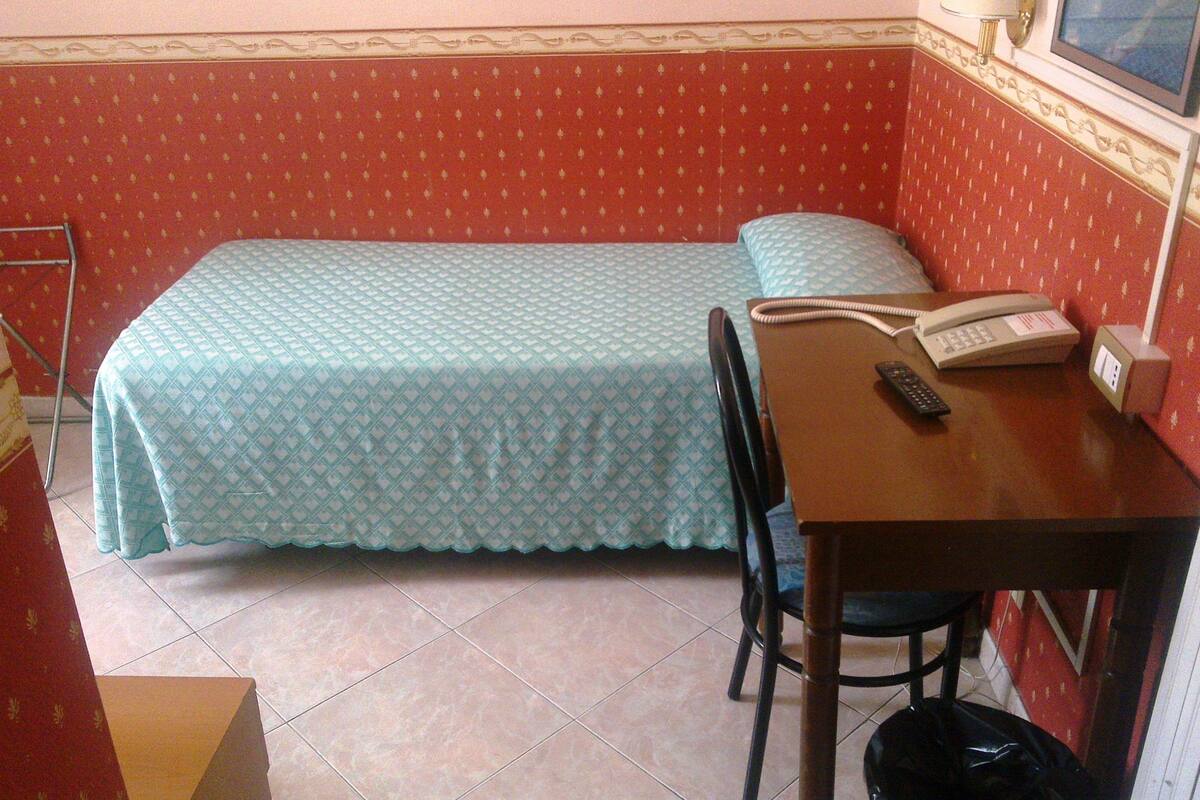 In-room safe, desk, soundproofing, free WiFi