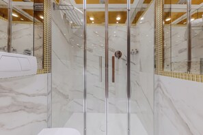 Deluxe Apartment | Bathroom | Shower, rainfall showerhead, hair dryer, bidet - Ca' Dell'Arte Suite (Venice)