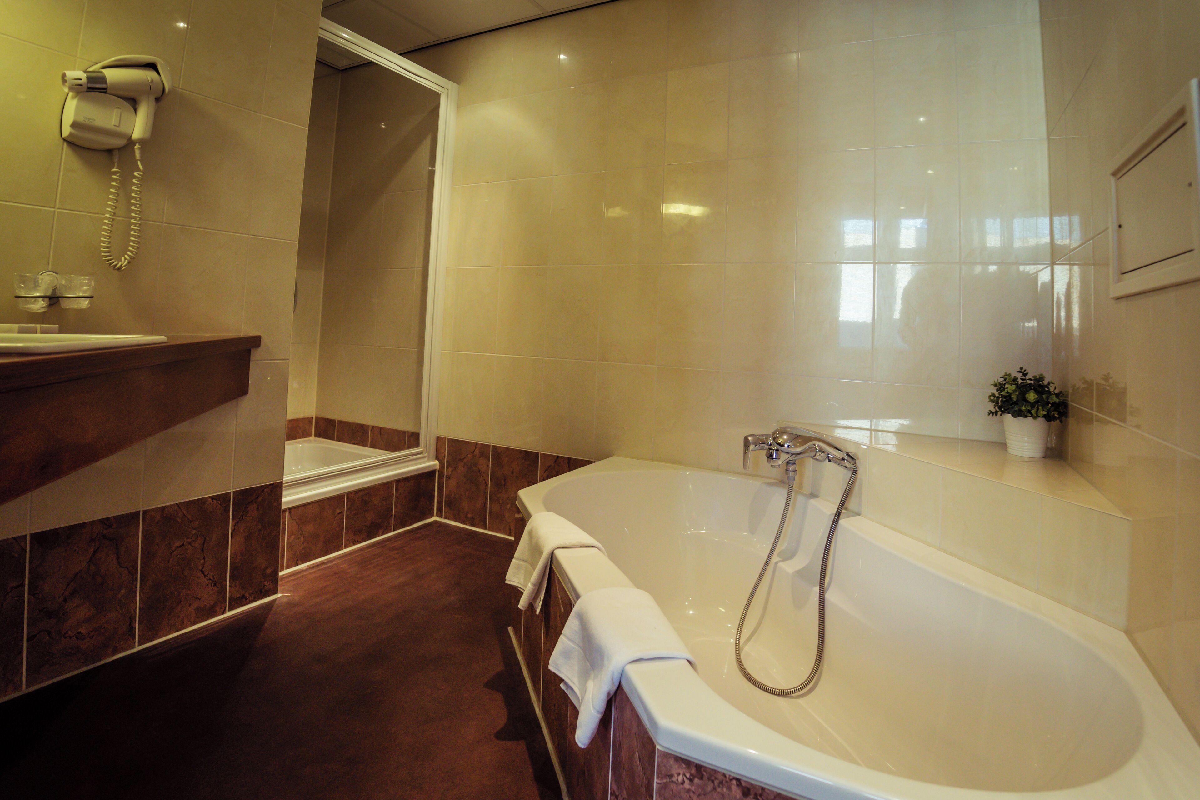 Photo - Queen Hotel