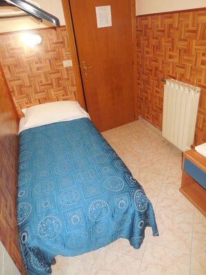Down duvets, memory-foam beds, in-room safe, desk - Cressy (Rome)
