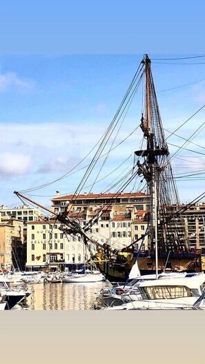 숙박 시설 정면