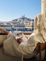 Literie de qualité, minibar, coffre-fort, bureau