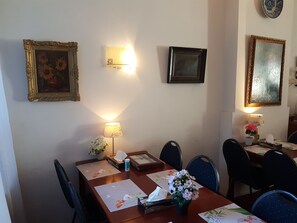 Frühstücksbuffet am Wochenende gegen Gebühr