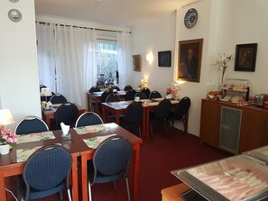 Buffet breakfast on weekends (EUR 12.50 per person) - Hotel Baan (Rotterdam)