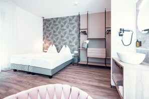 Economy Double Room | Hypo-allergenic bedding, minibar, in-room safe, desk - Steiner (Laives)