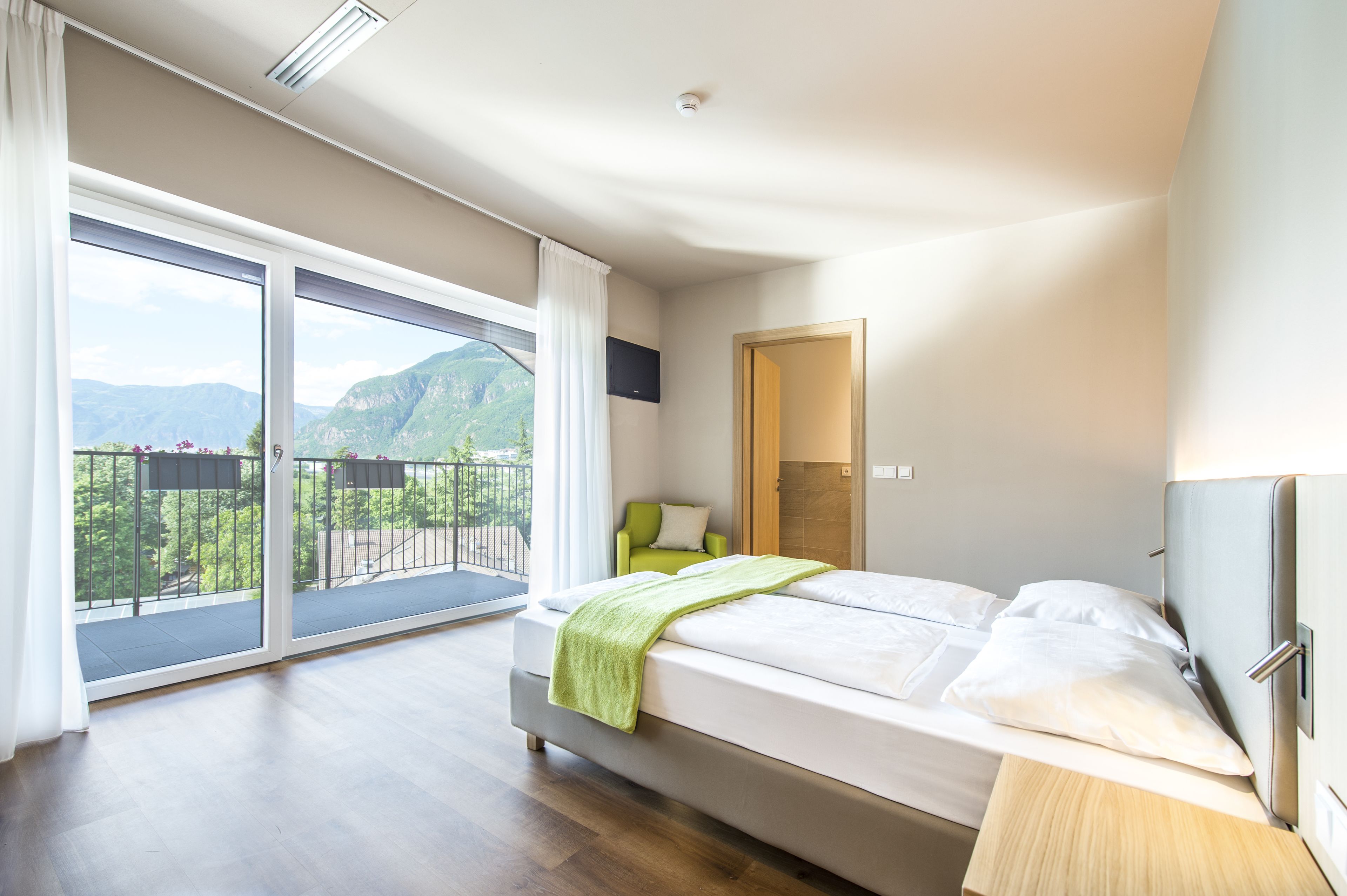 double room, garden view | hypo-allergenic bedding, minibar, in-room safe, desk