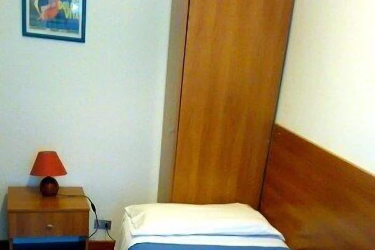 Matelas Select Comfort, bureau, fer et planche à repasser