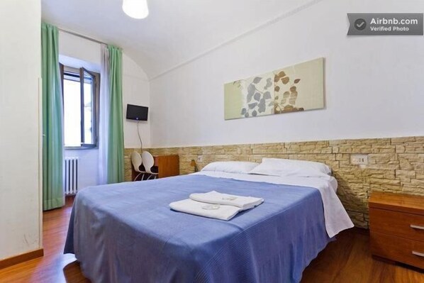 أسرّة سليكت كومفورت ومكتب ومكواة/لوح كي وأسرّة قابلة للطي